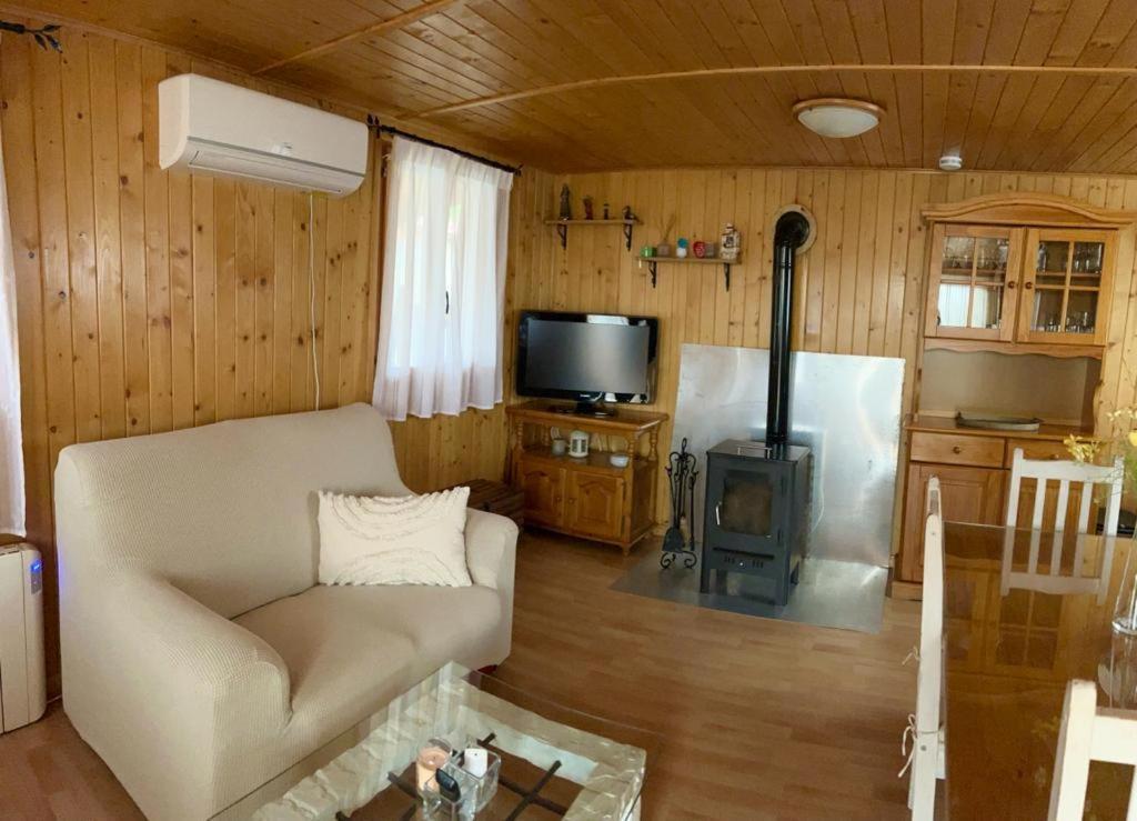 Cabana De Madera Especial Y Acogedora Cardenete Luaran gambar