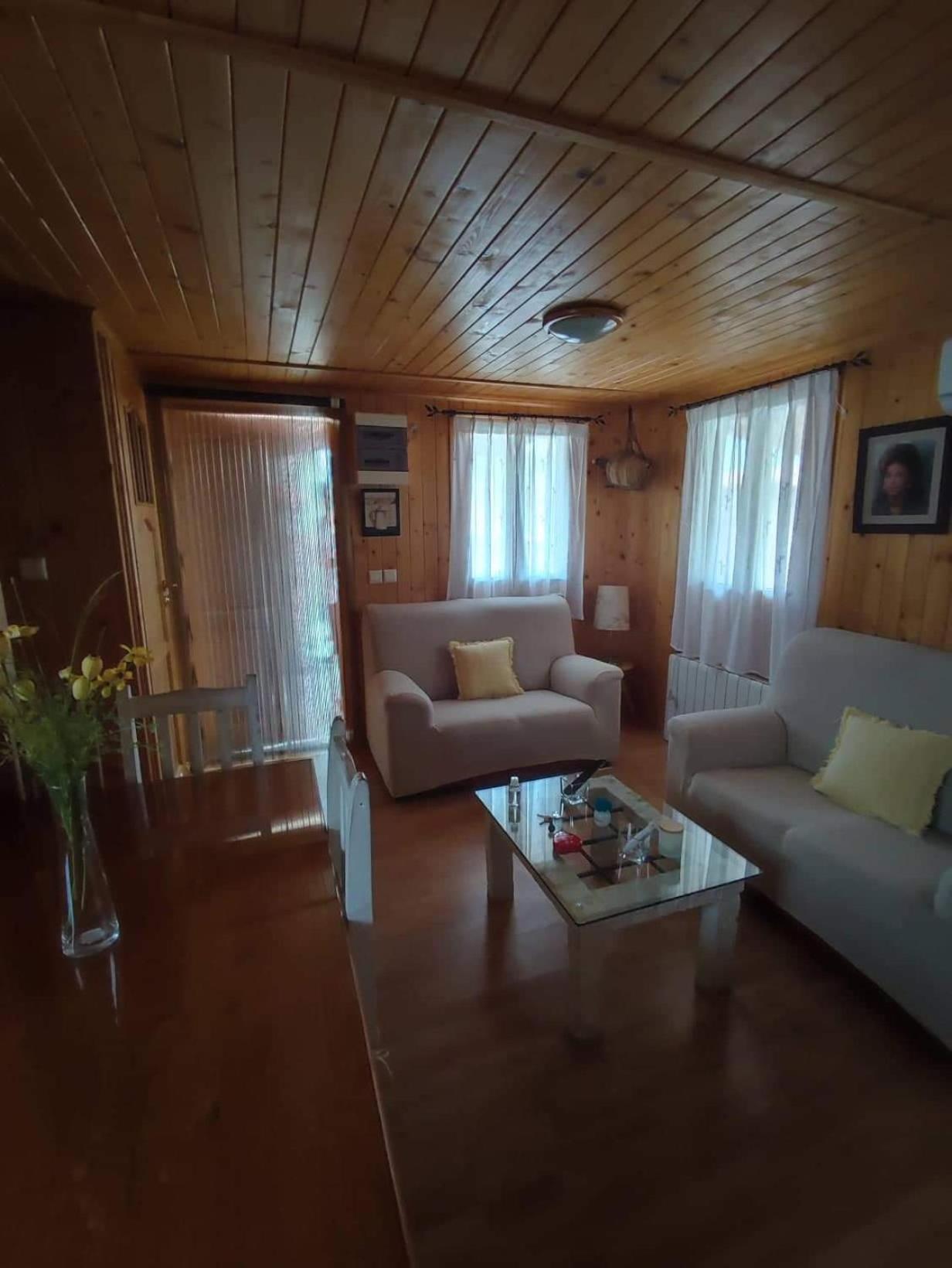 Cabana De Madera Especial Y Acogedora Cardenete Bilik gambar